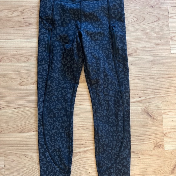 Athleta Ranier Leggings Reflective Leopard XS - Picture 2 of 4